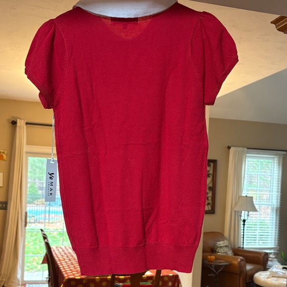Ye Mak  Red Short Sleeve sweater with White Collar - Picture 3 of 4